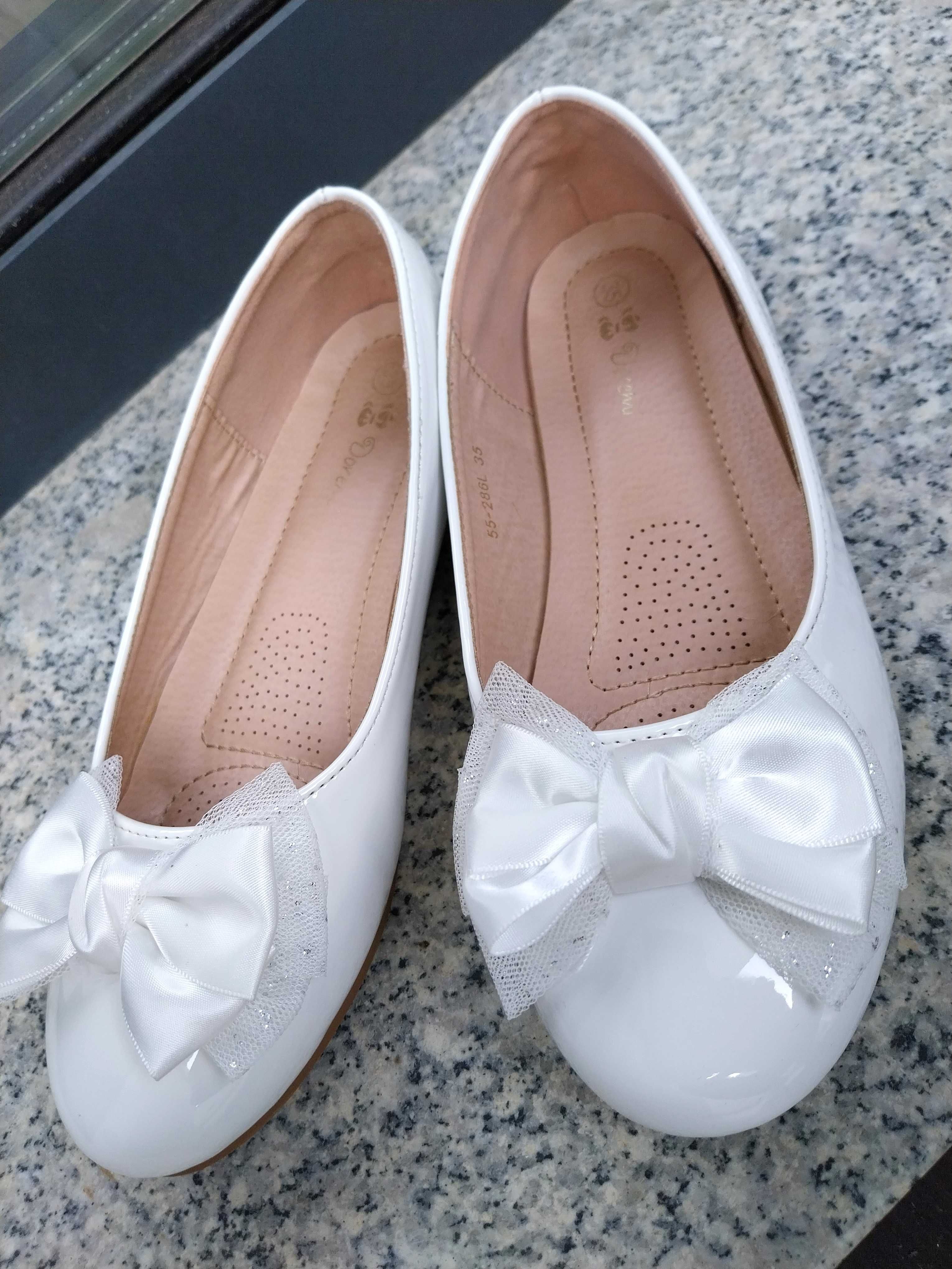 Sapatos / Sabrinas brancas - Menina 35