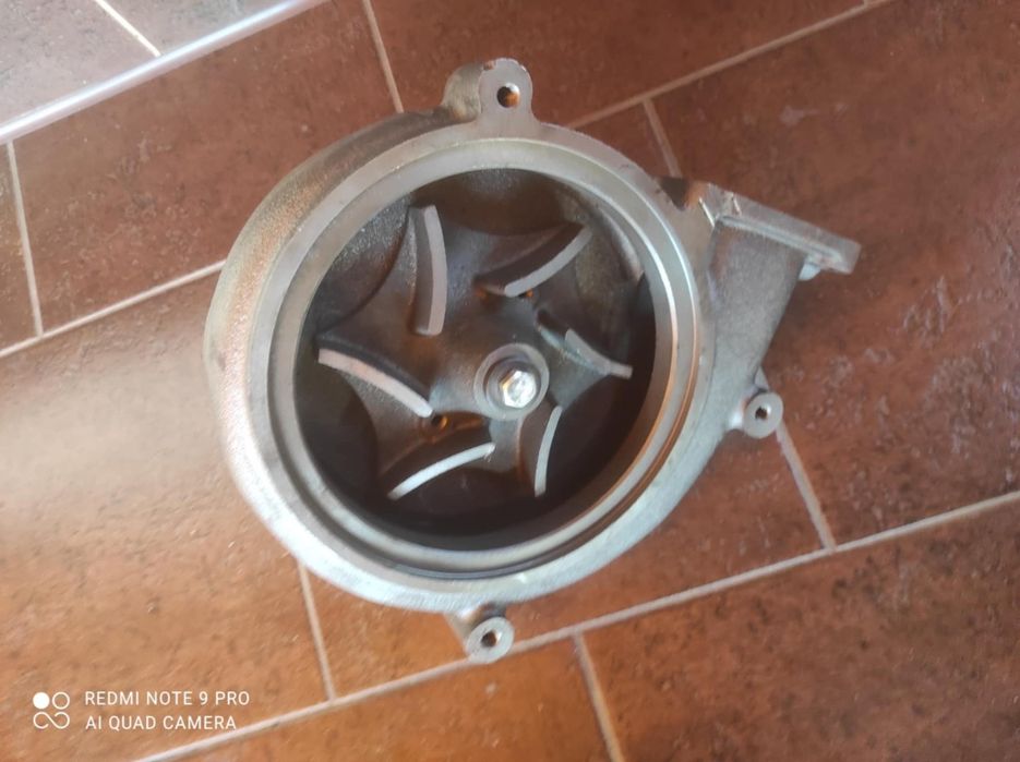 Pompa wody do silnika Katapilar