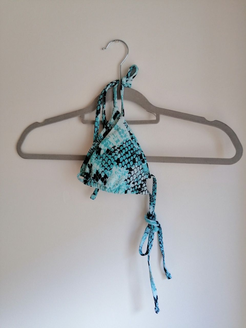 Bikini triangular estampado cobra + camisola curta