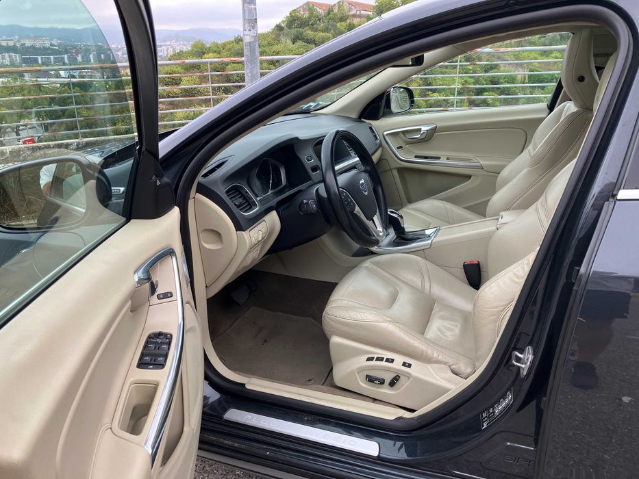 Volvo V60 Plug-In Hybrid - Kit styling e Polestar (300cv)