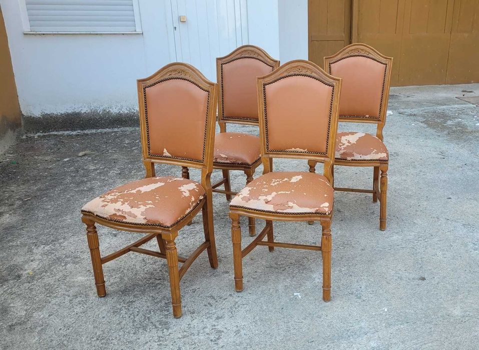 Mesa Redonda Oval Madeira 5 Cadeiras