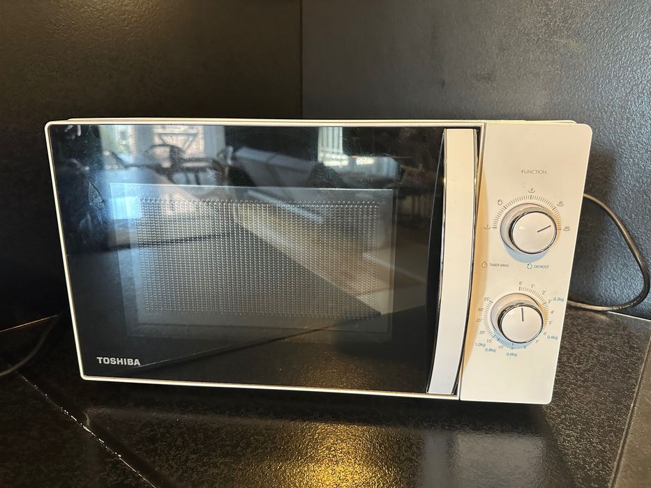Kuchenka mikrofalowa Toshiba MWP-MM20P (WH) – świetny stan