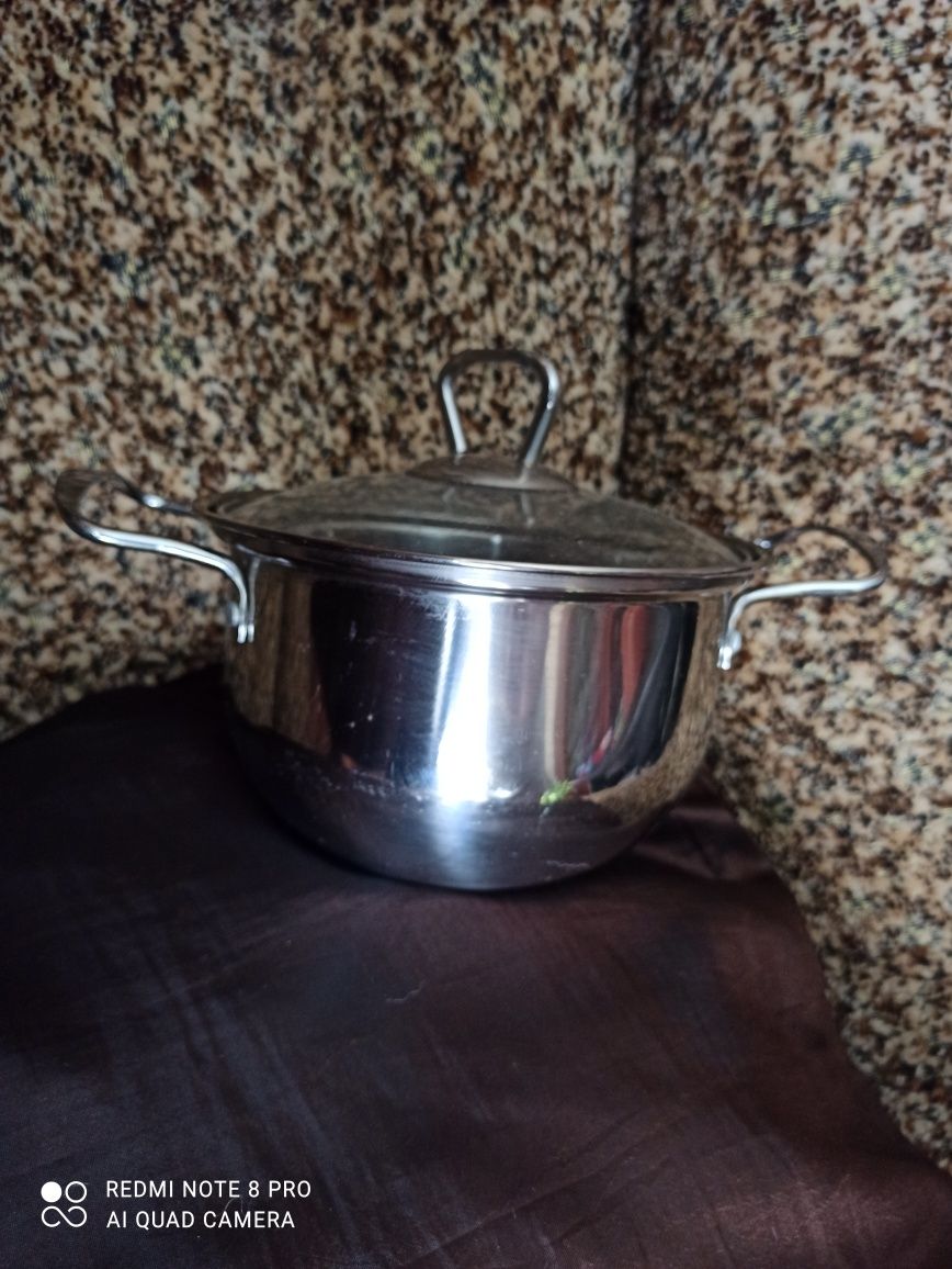 Маленькая Кастрюлька б/у ... 250грн.