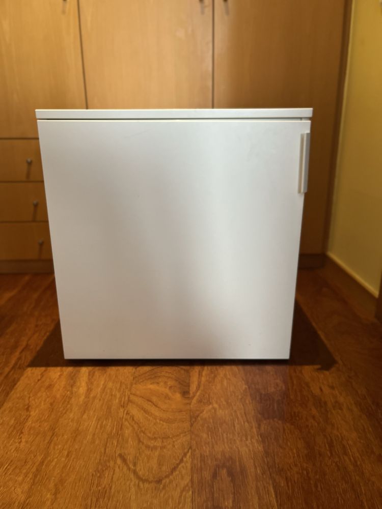 Móvel pequeno do Ikea
