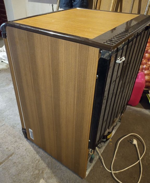 Продам  холодильник Indesit.