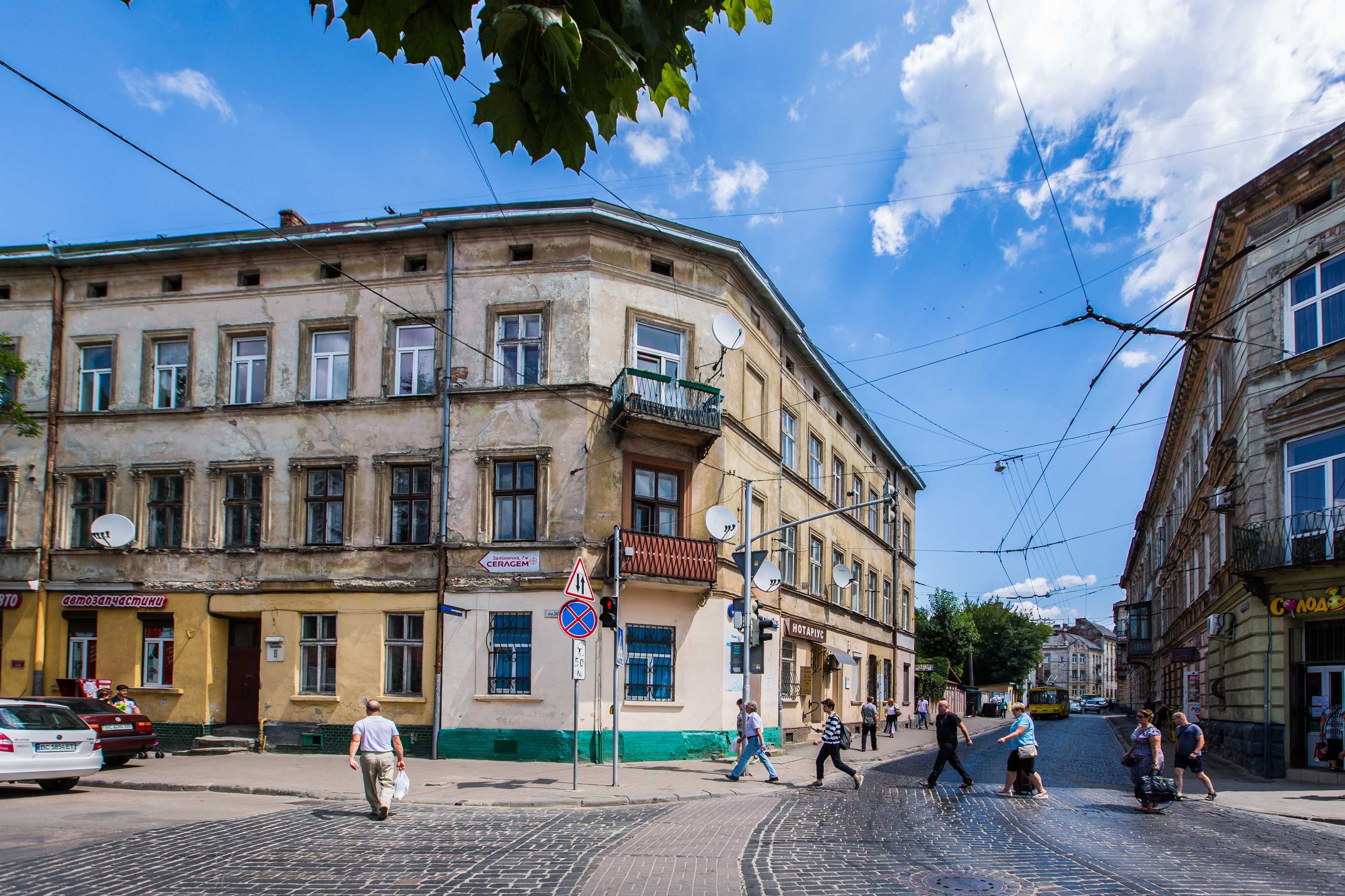 Здам ПОДОБОВО гарну 1 кімнатну квартиру з балконом біля Ж/Д