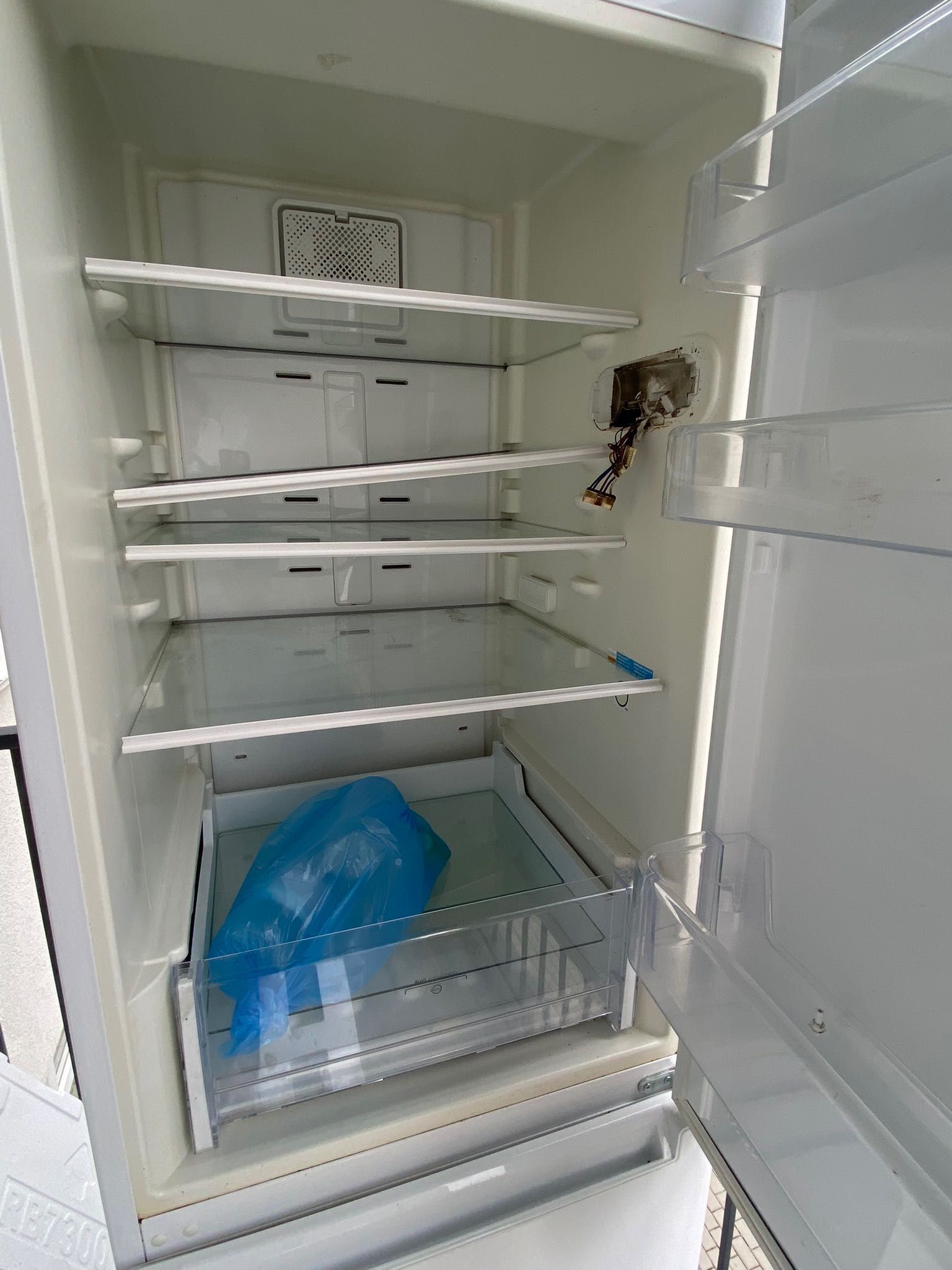 Холодильник Indesit на запчастини