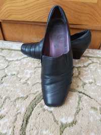 Продам кожаные женские туфли р 38