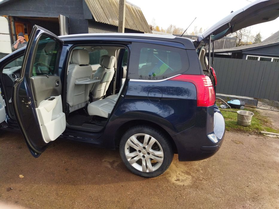 Продам авто Пежо 5008