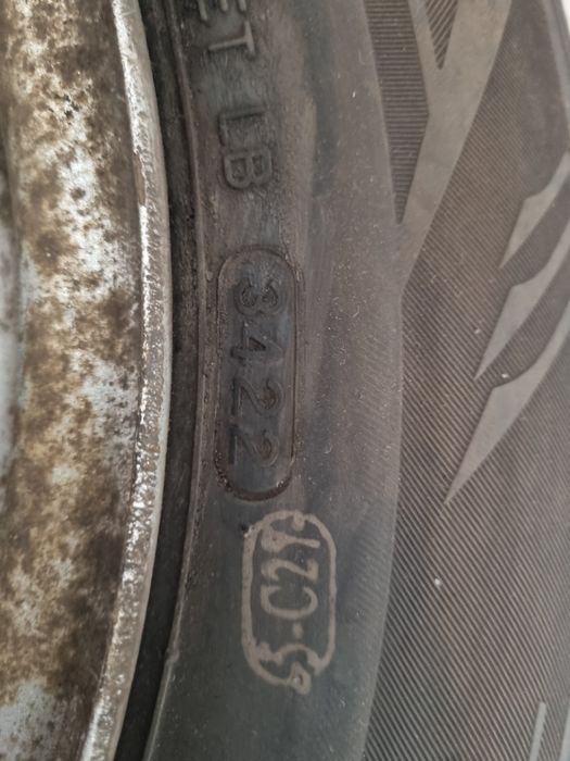 Sprzedam opony zimowe Laufenn 195 65 R15 Laufen na stalowych felgach