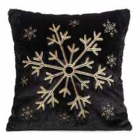 Poszewka świąteczna 45x45 futro czarna z haftem śnieżynki