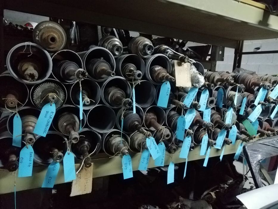 Lote de peças usadas Motor Caixa Alternador Arranque Direção Porta Tampa mala ETC ETC