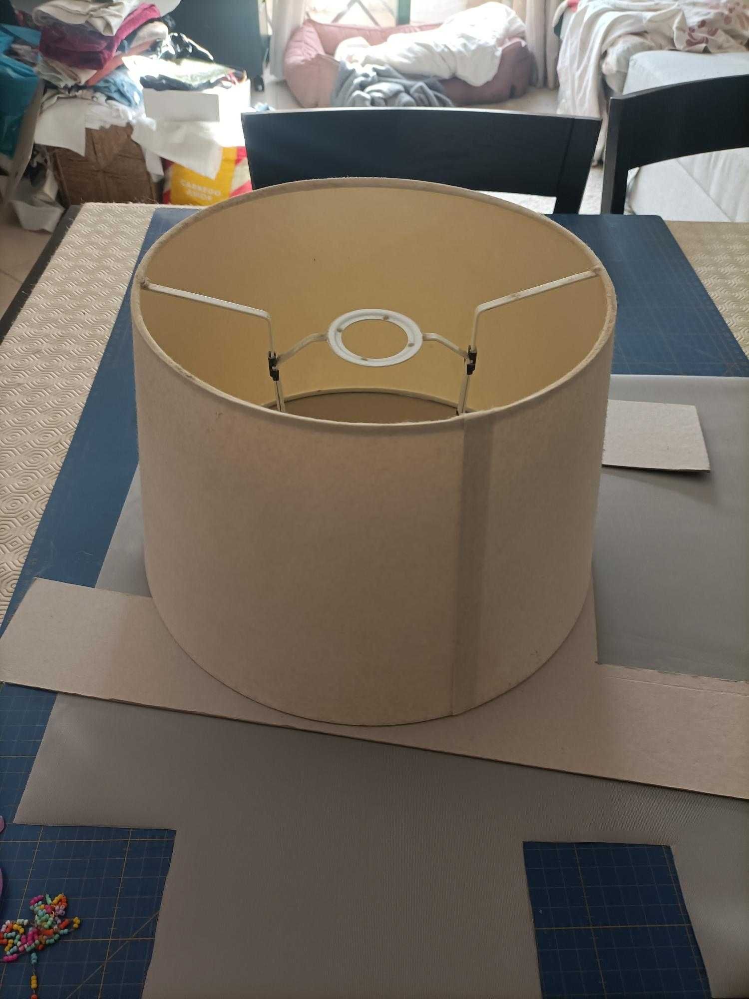 Candeeiro de tecto e de mesa
