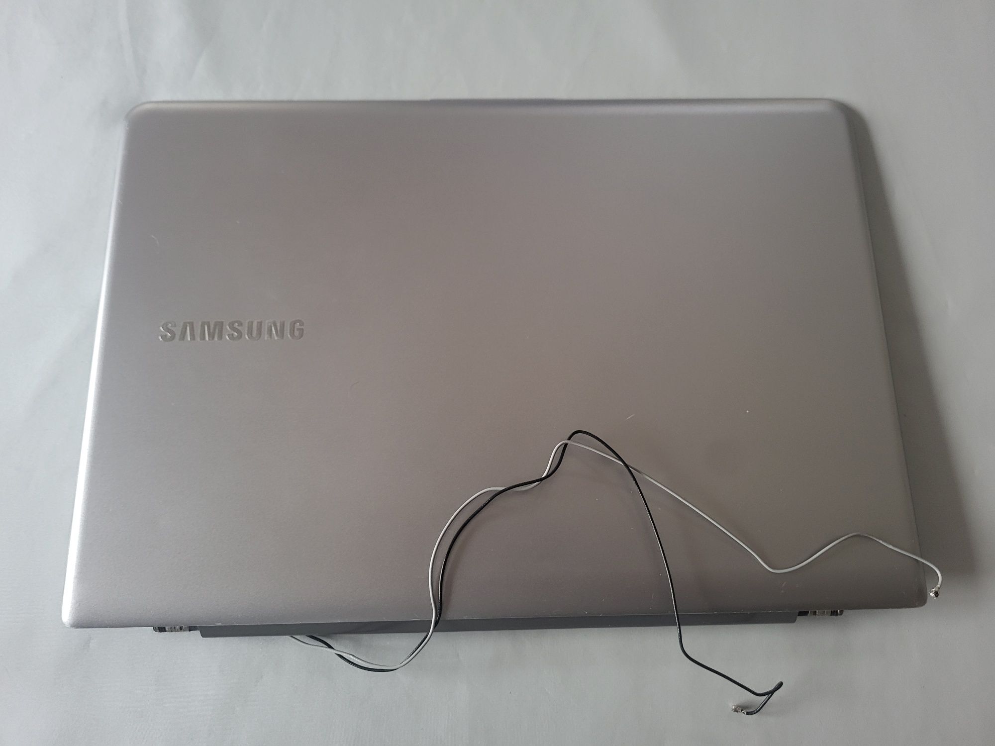 Sprzedam klapę matrycy do laptopa Samsung