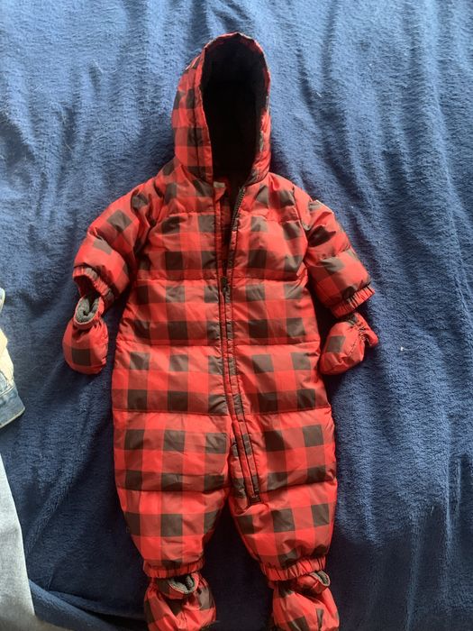Продам зимний детский пуховой комбинезон gap