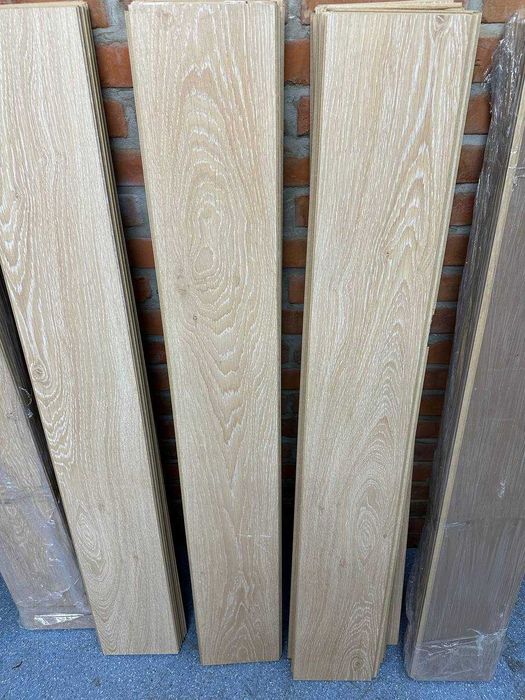 Ламінат Quick-Step Majestic 9,5 мм Дуб лісовий, світло-сірий MJ3547