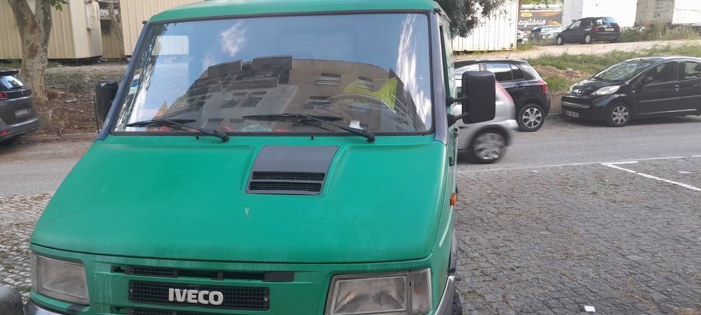 Iveco impecavel a trabalhar