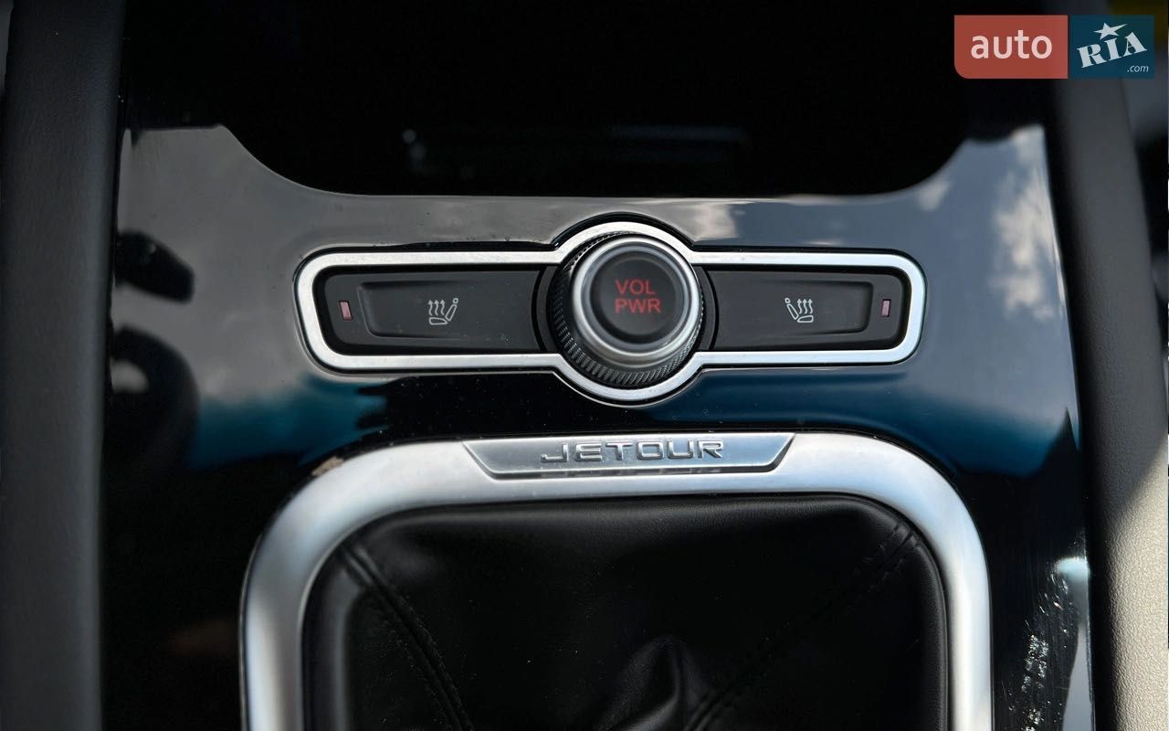 Автомобіль Chery Jetour x70