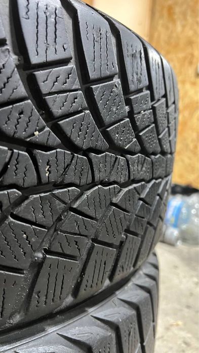 Пара зимової гуми 235/45/18 Kumho