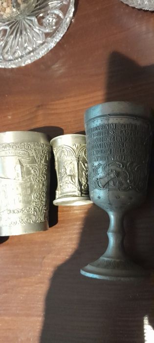Kieliszki cynowe zdobione
