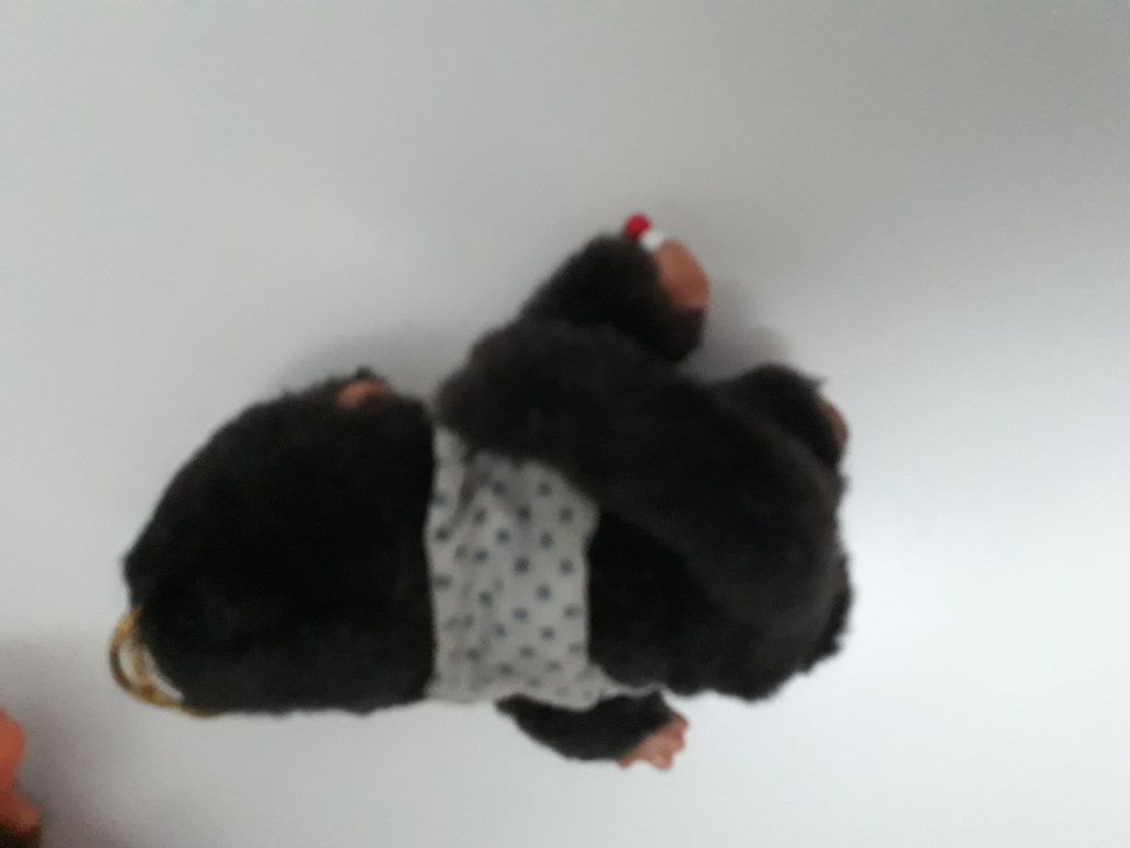 Stara mała małpka Monchhichi na szybę