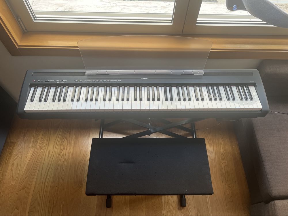 Piano digital Yamaha P-85 + banco