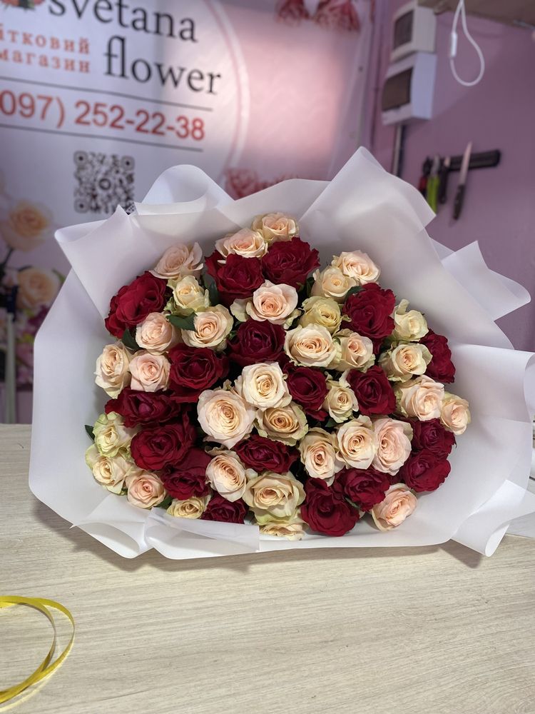 Букет микс красно-белой розы,букеты,доставка Днепр