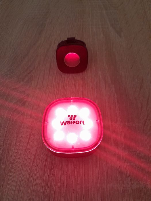 Lampka rowerowa-kempingowa do ładowania/Światło LED białe lub czerwone