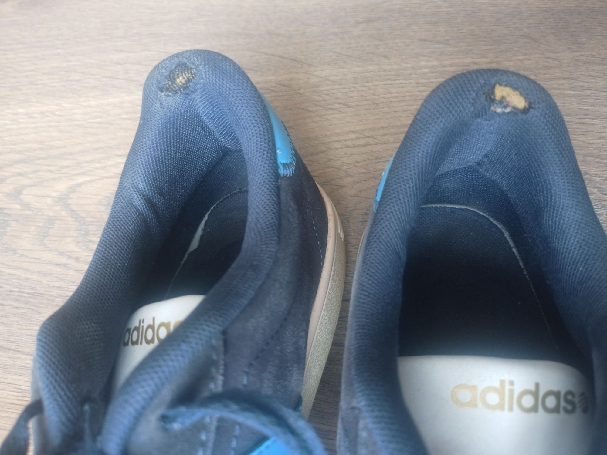 Синьо-голубі кросівки Adids