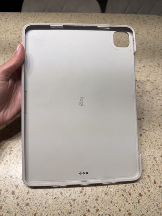 Чохол-клавіатура Logitech Combo Touch Keyboard Case  для iPad Pro 11"