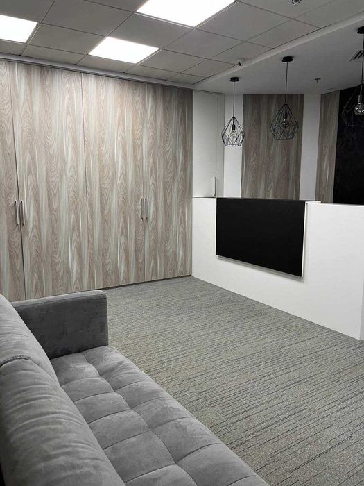 Мебльований офіс в БЦ преміум-класу, метро Звіринецька