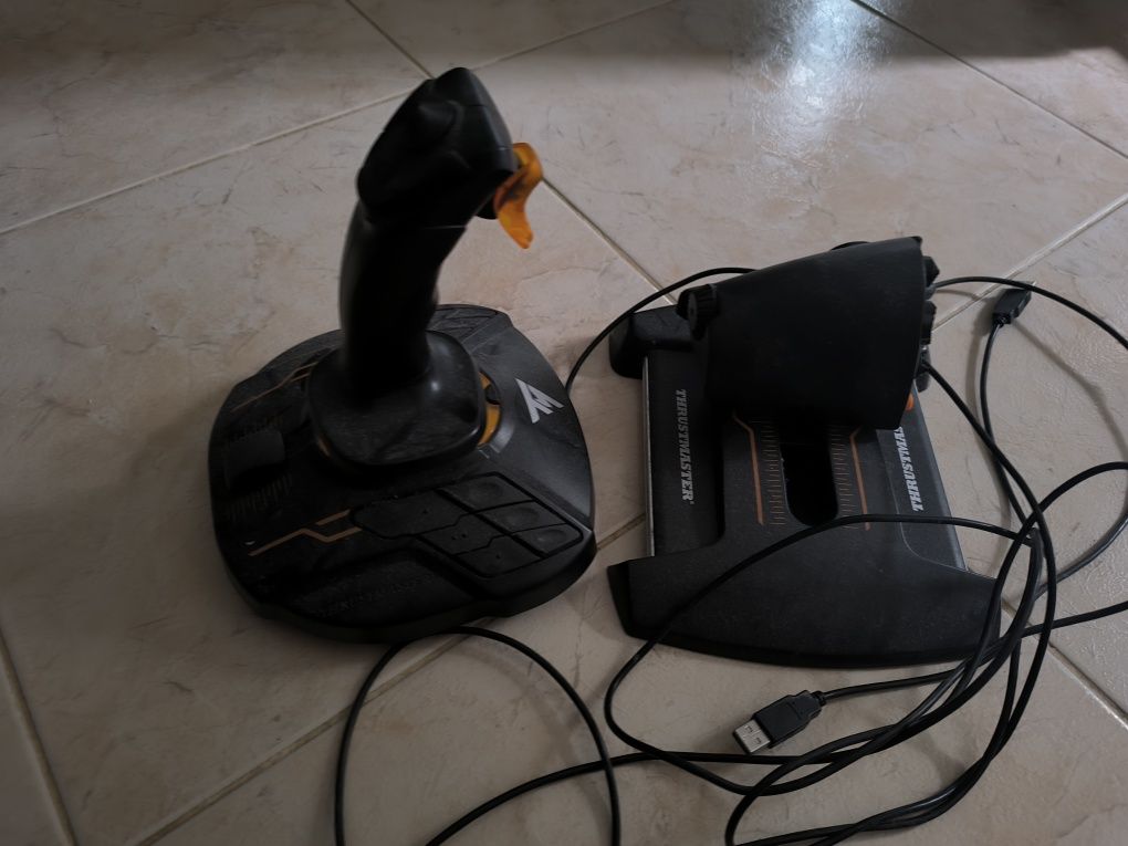 Joystick simulador de aviação Thustmaster