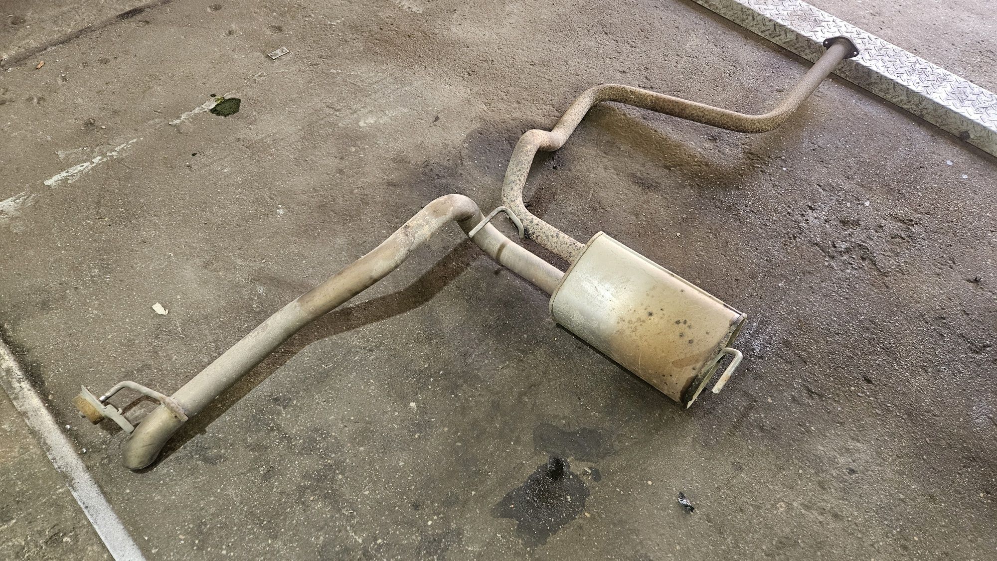 Wydech rura tłumik tłumnik opel astra j IV 4 kombi