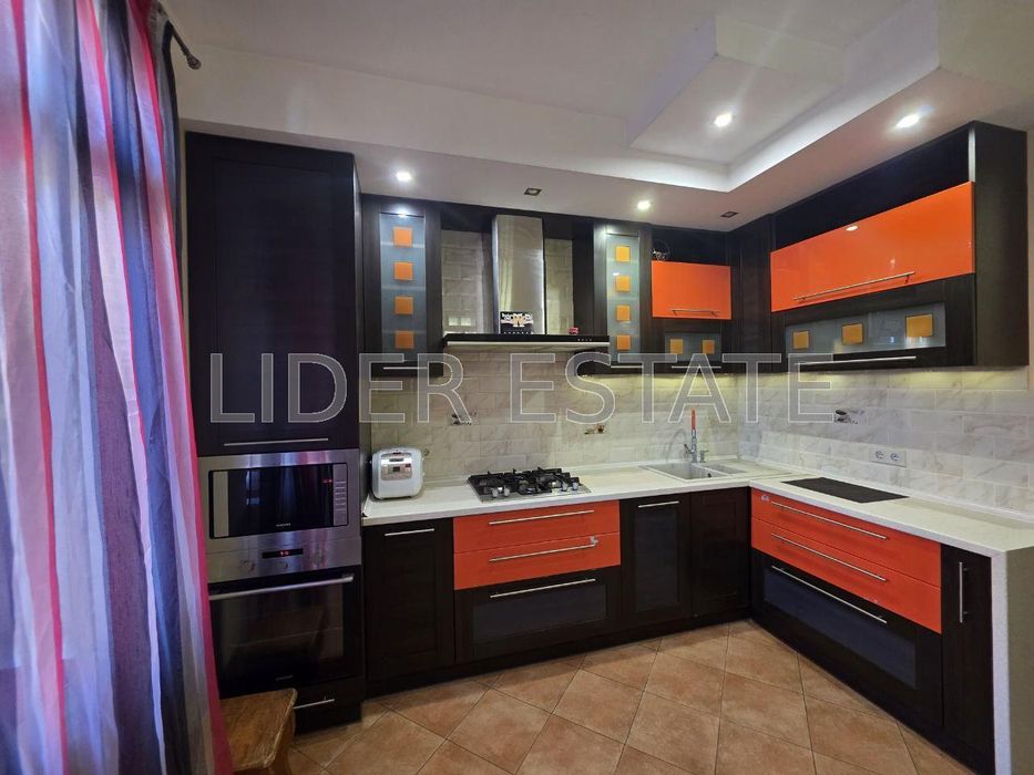 Продам 2-кімнатну квартиру по вул. Гленца