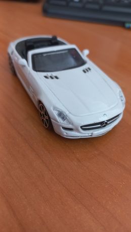 Модел  машины Mercedes SLS