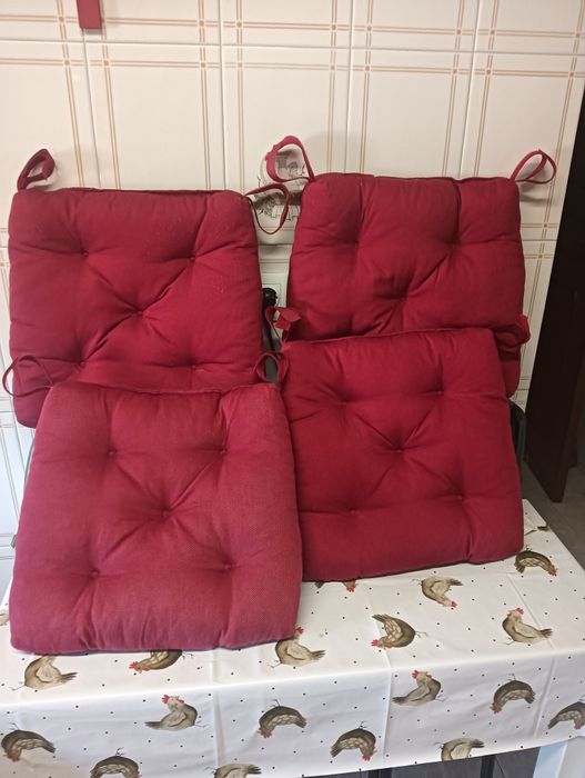 4 almofadas vermelha Ikea