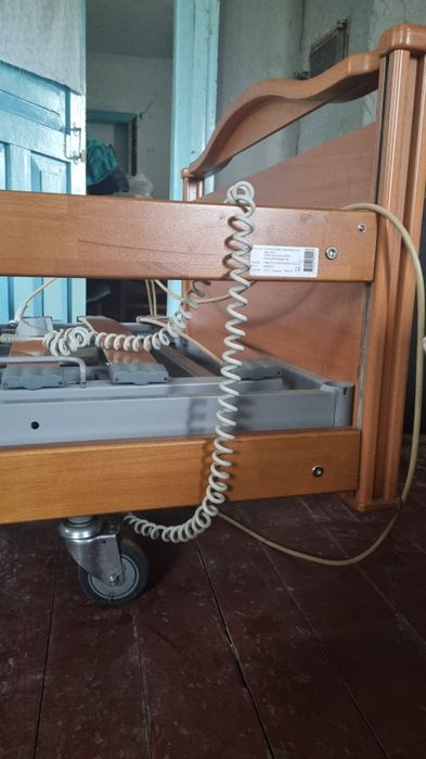 ліжко для лежачих та літніх людей з матрасом