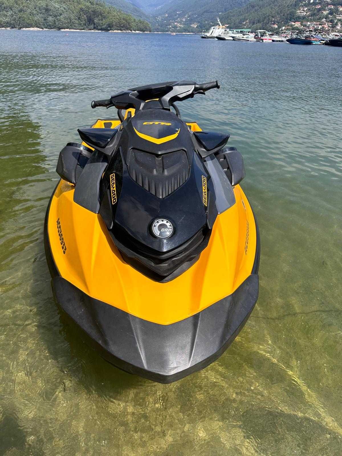 Mota de Agua seadoo GTR 230 com Sistema de Som capa e atrelado
