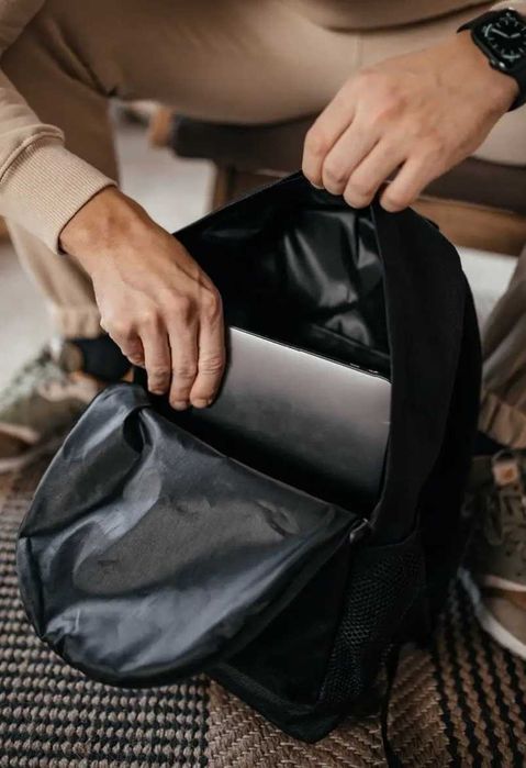 Універсальний чорний рюкзак Nike - легкий і міцний