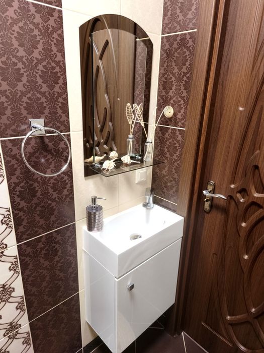 Підвісна  тумба з умивальником +дзеркало