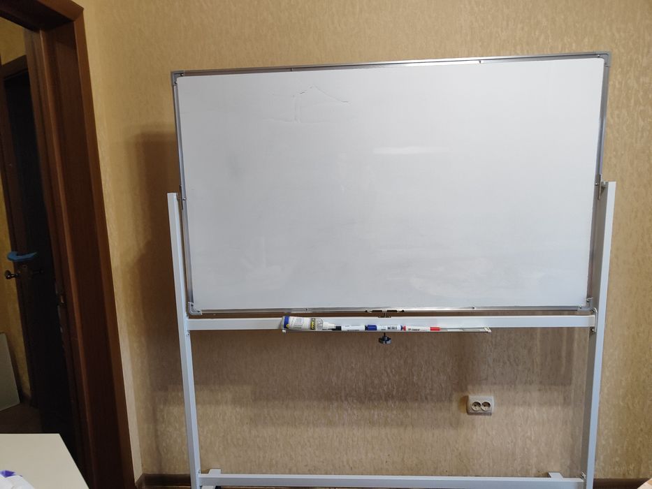 Магнітно маркерна дошка. Фліпчарт.90х150