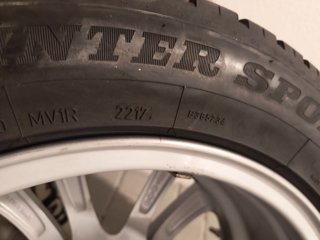 Felgi BMW G30 z oponami zimowymi Dunlop. 225/55/17.