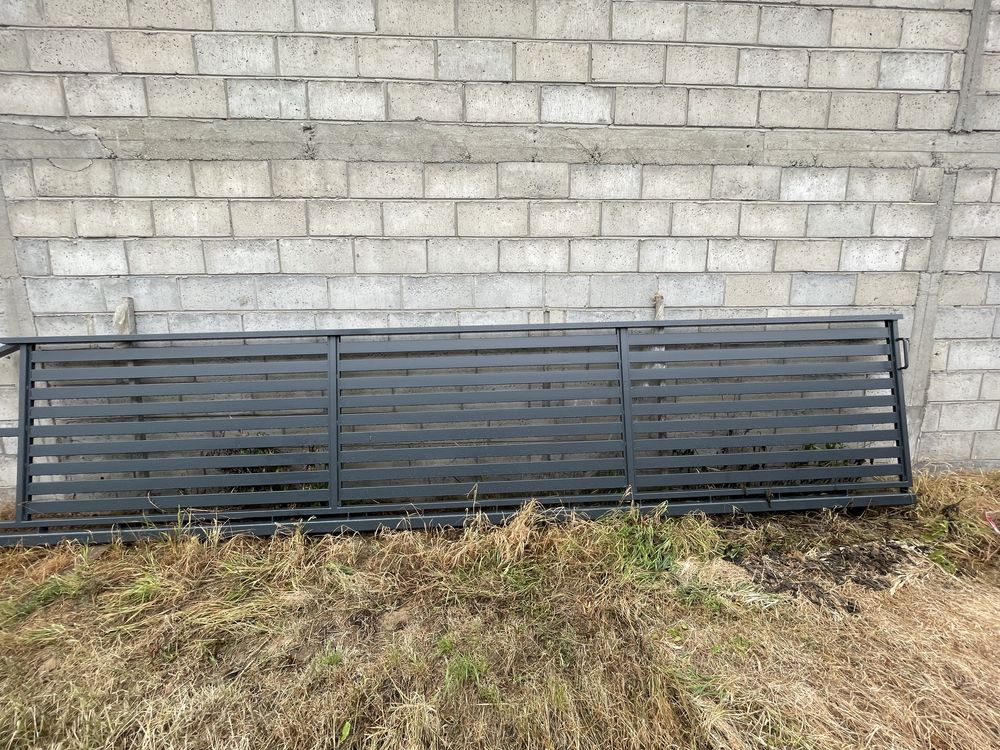 Brama przesuwna 6,15m odsuwa sie w prawa strone, mozliwość montażu