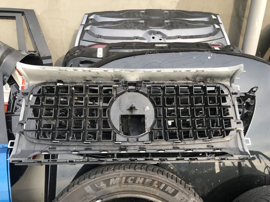 Решітка радіатора Мерседес w463 Mercedes-Benz