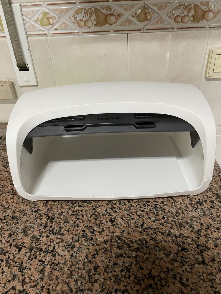 Caixa de pão tupperware