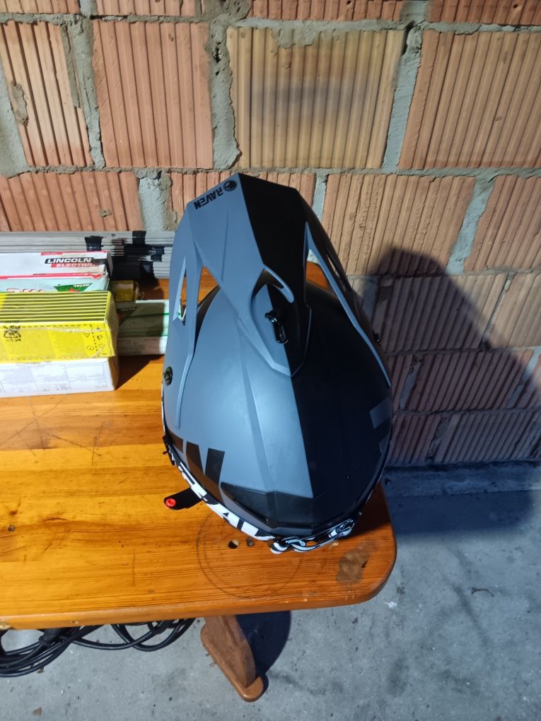 Kask REVEN szary