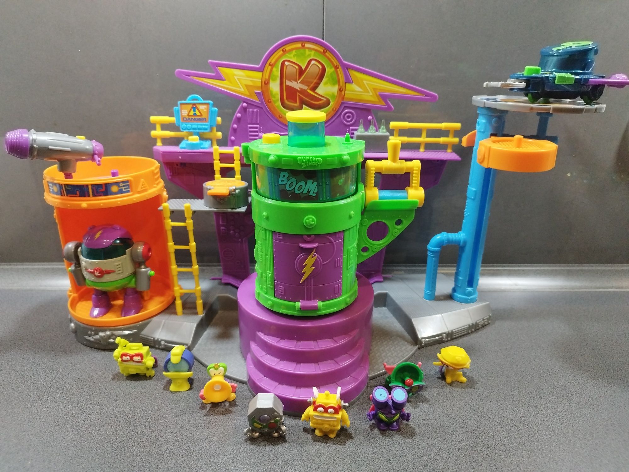 Super Zings Laboratorium Kazzom