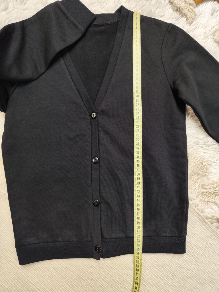 Nowa bluza zapinana bluza na guziki sweter w serek 140-146