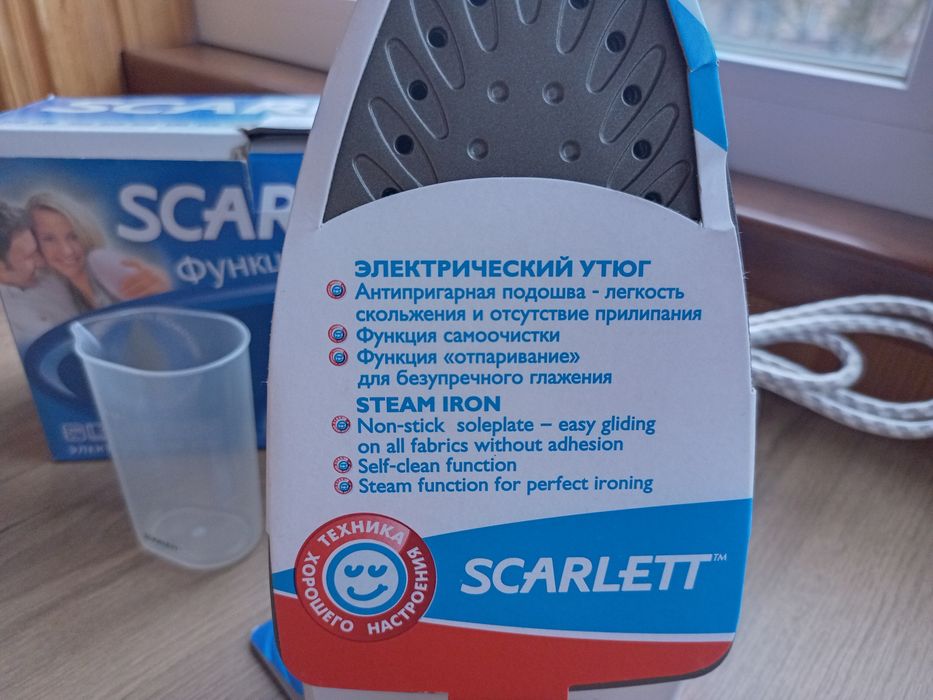 Праска з відпарювачем Scarlett SC-131S. Утюг
