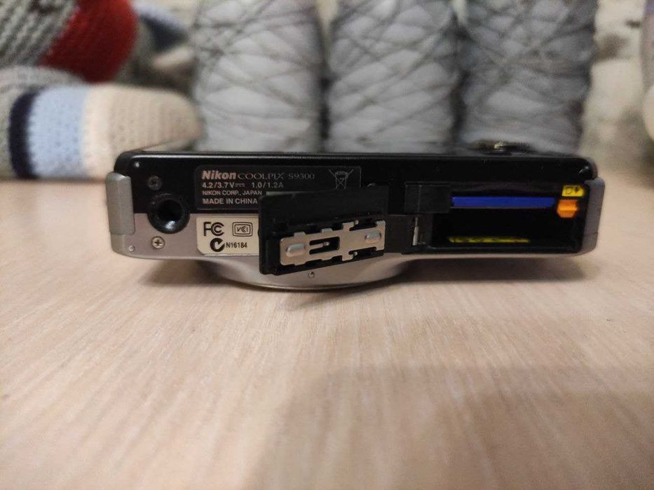 Nikon Coolpix s9300 GPS 16 Mega-pixels 18x Zoom